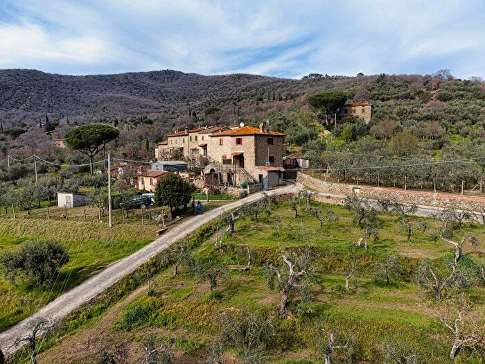 Casa con 5 locali in vendita in Case Sparse Pergaccio, Cortona