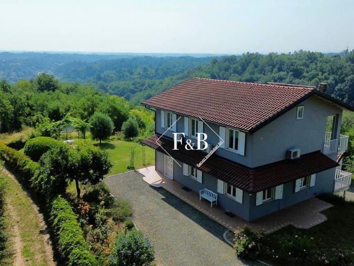 Casa con 6 locali in vendita in Via Capra, Cossombrato