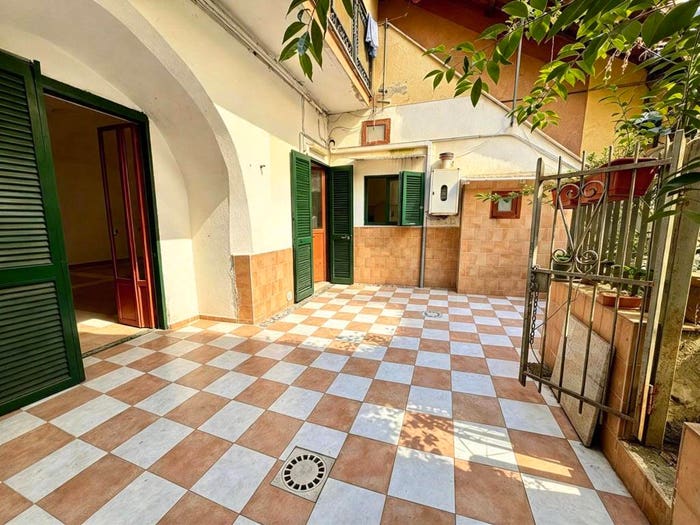Appartamento monolocale in vendita in Rampe San Giovanni Maggiore, Centro Storico, Napoli