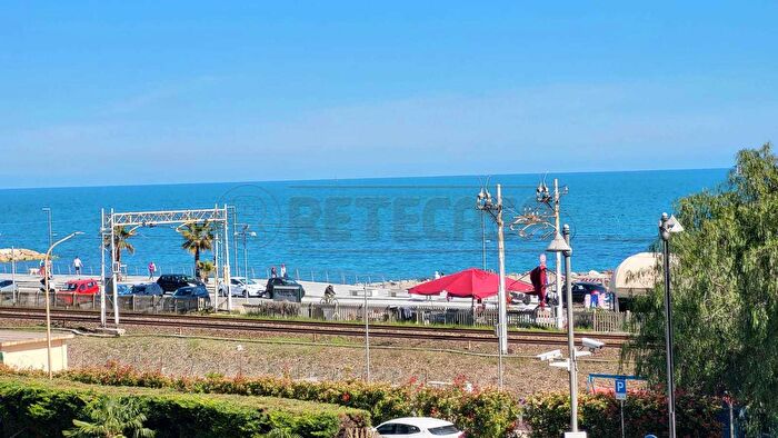 Appartamento quadrilocale in vendita in Via Montevideo, Borghetto Santo Spirito