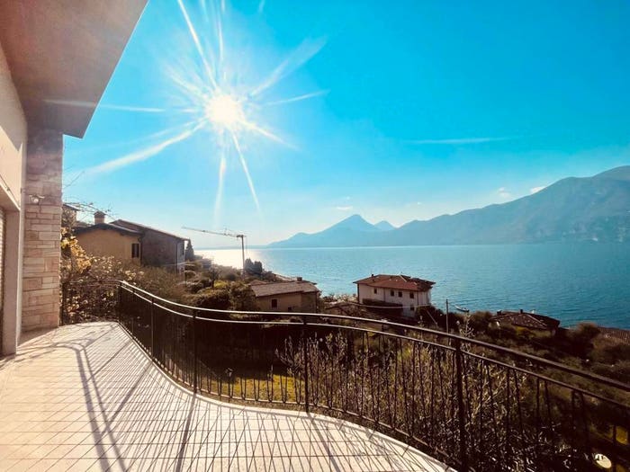 Appartamento trilocale in vendita in Via Amerigo Vespucci, Magugnano, Brenzone sul Garda