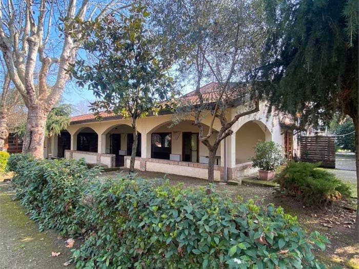 Casa con 6 locali in vendita in Coriano