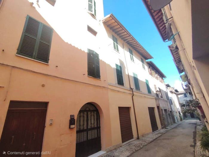 Appartamento quadrilocale in vendita in Vicolo dei Fornari, Centro Storico, Spoleto