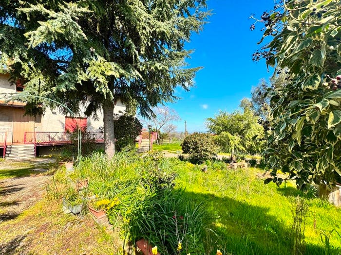 Casa con 6 locali in vendita in Via Prima Tinelle, Calvi