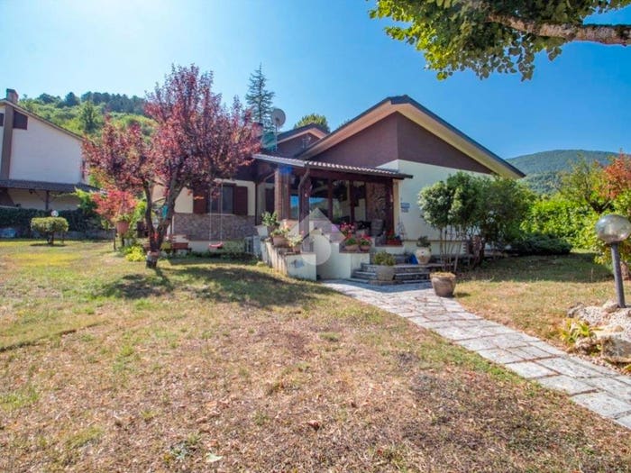 Casa con 6 locali in vendita in Via Fonte Palombara, Centro, Borbona