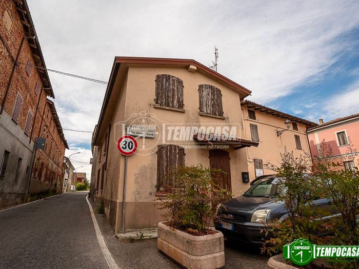 Casa trilocale in vendita in Strada Creta, Centro, Castel San Giovanni