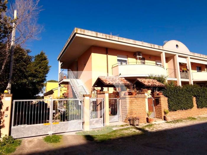 Appartamento quadrilocale in vendita in Via Marino di Resta, Centro, Loreto Aprutino