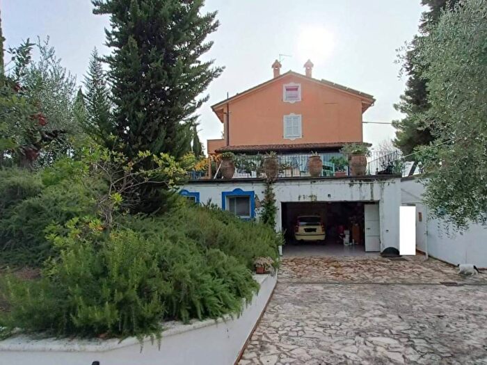 Casa trilocale in vendita in Contrada Parete, Centro, Fermo