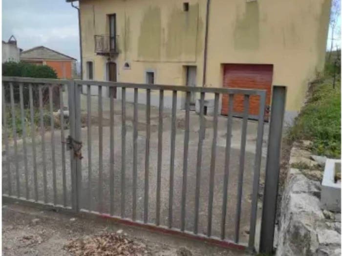 Casa quadrilocale in vendita in Contrada Cesine, Cesine, Montecalvo Irpino
