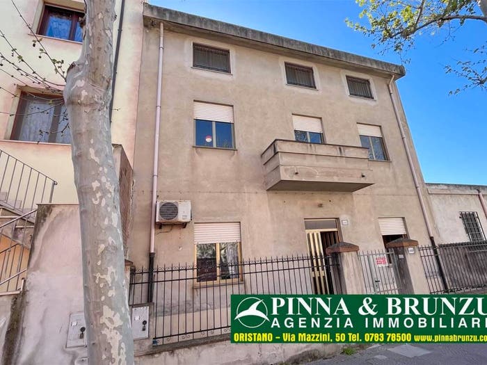 Casa con 6 locali in vendita in Via Cagliari, Centro, Oristano
