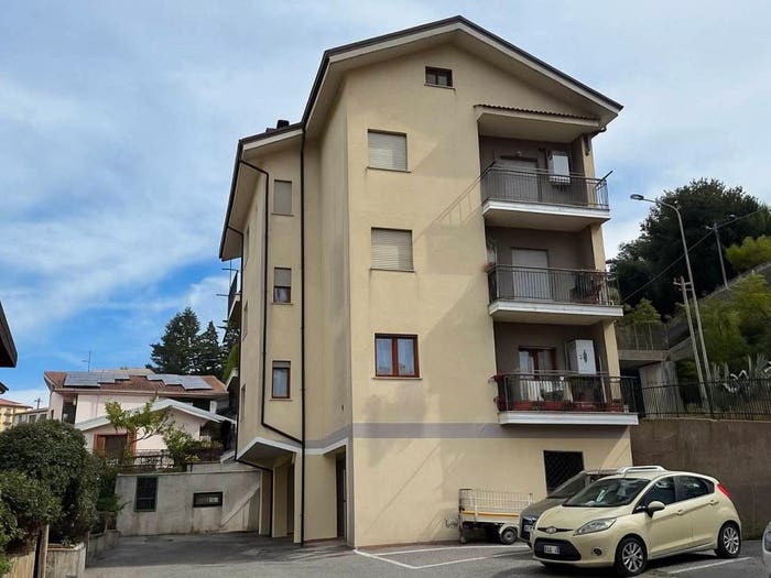 Appartamento con 5 locali in vendita in via Vincenzo Gallo, Centro, Rogliano