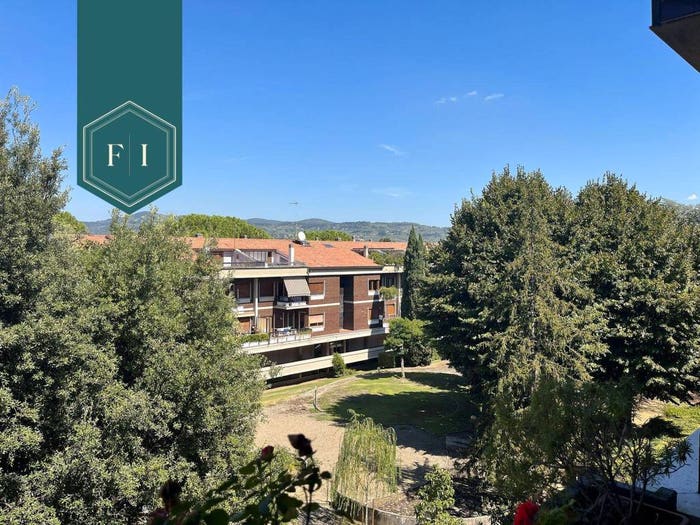 Appartamento con 6 locali in vendita in Via Norvegia, Europa, Firenze