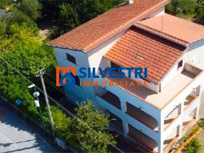 Casa con 6 locali in vendita in Via Vigne, San Leucio del Sannio