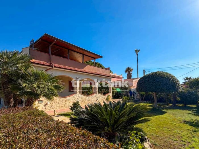 Casa con 6 locali in vendita in Via Chiusa di Carlo, Gallina, Avola
