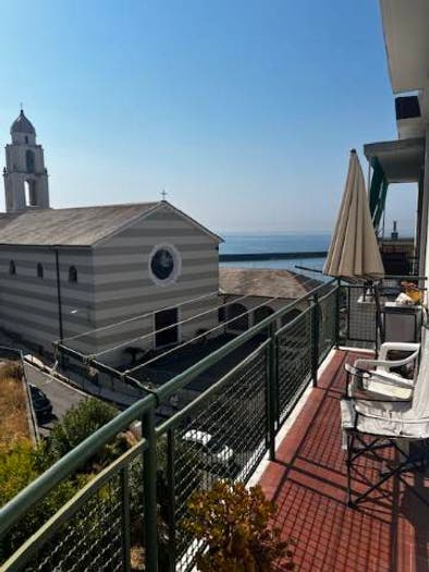 Appartamento trilocale in vendita in Via Giacinto Caldesi, Pegli, Genova