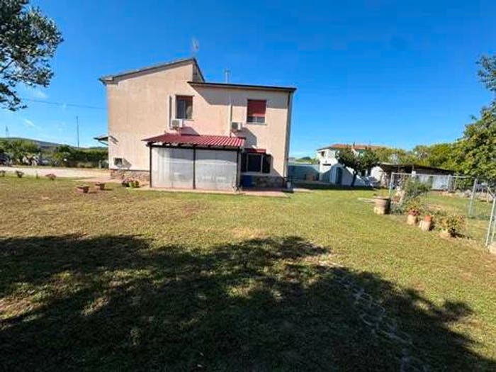 Casa con 6 locali in vendita in Piombino