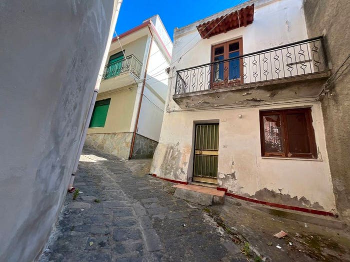 Casa quadrilocale in vendita in VIA SALITA CASTELLO, Centro, Barcellona Pozzo di Gotto