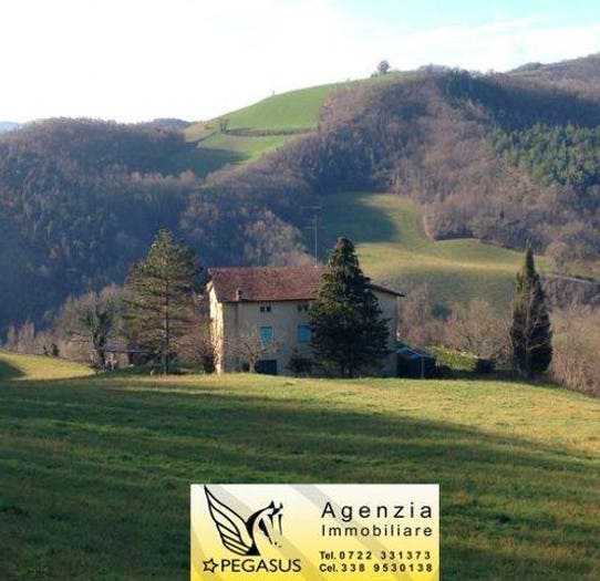 Casa con 6 locali in vendita in Strada Provinciale Mutino, Piandimeleto