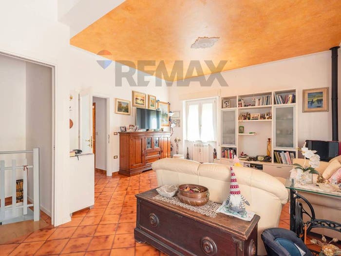 Casa con 6 locali in vendita in via alvareto, Cupramontana
