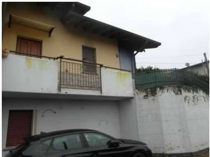 Appartamento con 6 locali in vendita in Frazione Ghirla Via Guido Andreani A, Ghirla, Valganna