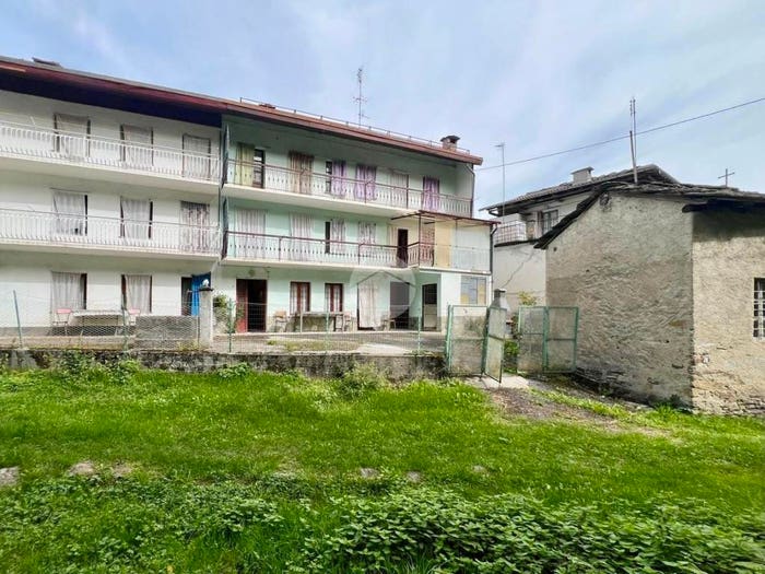 Casa con 6 locali in vendita in Frazione crotti, Viù