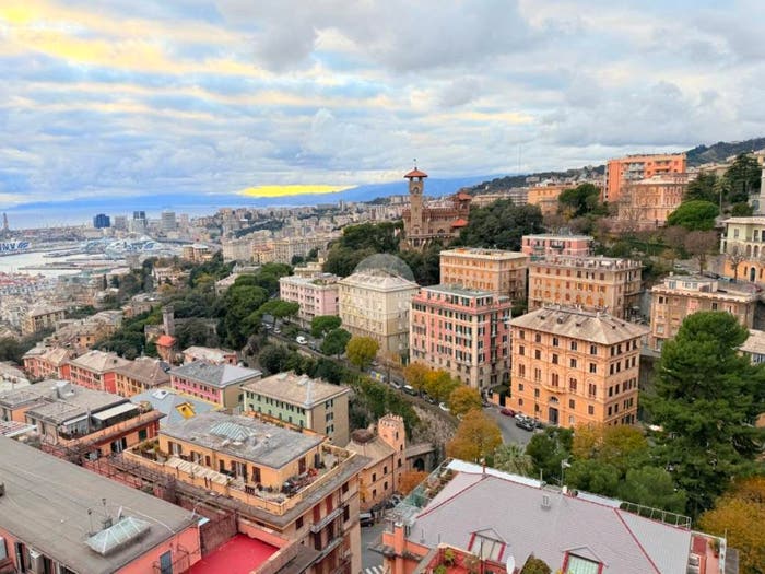 Appartamento con 6 locali in vendita in Via Ameglia, Castelletto, Genova