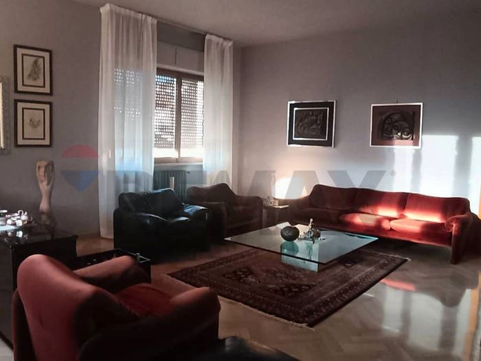 Casa con 6 locali in vendita in Via Santo Marzio, Centro, Gualdo Tadino