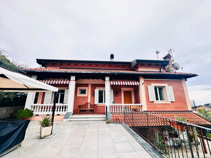 Casa con 6 locali in vendita in Borgo Sant'Agata Borgo d'Oneglia Costa d'Oneglia, Imperia