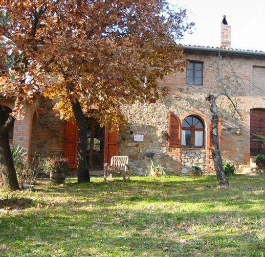 Casa con 6 locali in vendita in Ficulle