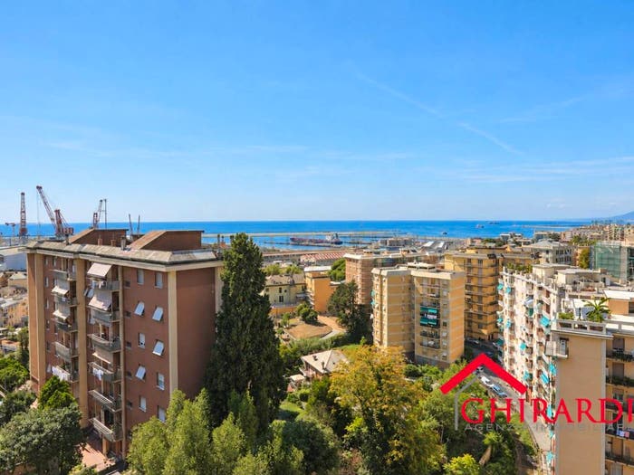 Appartamento trilocale in vendita in Via Negroponte, Sestri Ponente, Genova