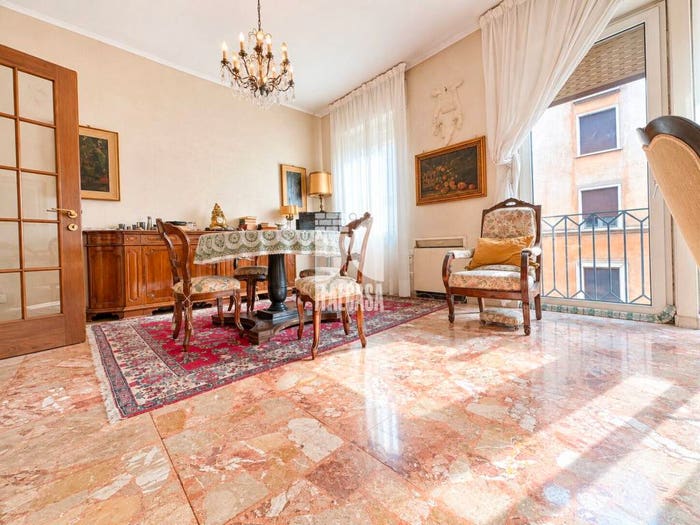 Appartamento quadrilocale in vendita in Centro, Mantova