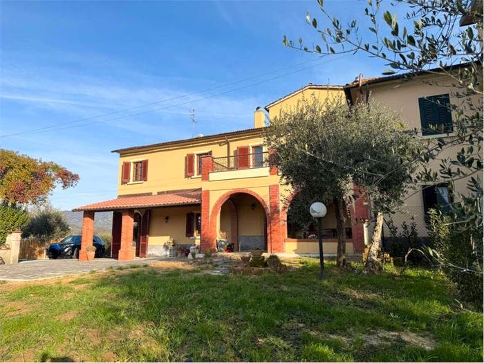 Casa con 6 locali in vendita in Via Palmiro Togliatti, Centro, Lamporecchio