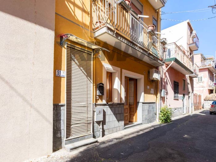 Casa con 6 locali in vendita in Via Tenente Platania, Motta Sant'Anastasia