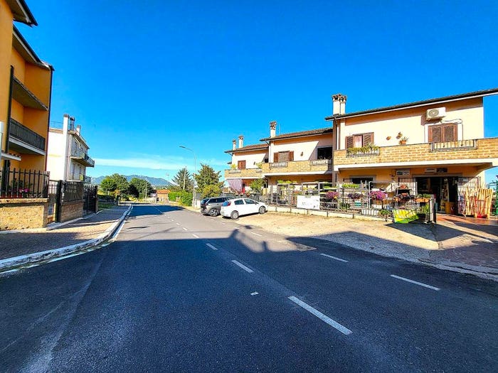 Appartamento trilocale in vendita in Via Giovanni Ferrauti, Calcata