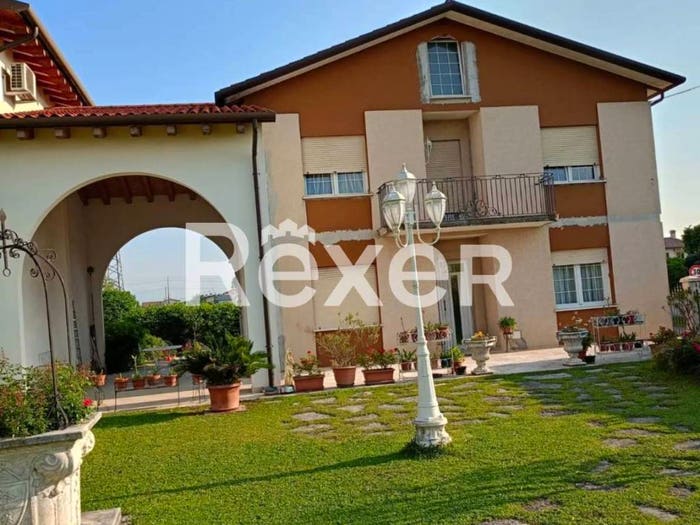 Casa con 6 locali in vendita in Via Grotta, Castelfranco Veneto
