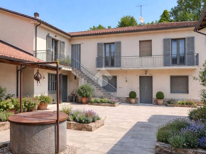 Casa con 6 locali in vendita in Via Boidi, Calosso