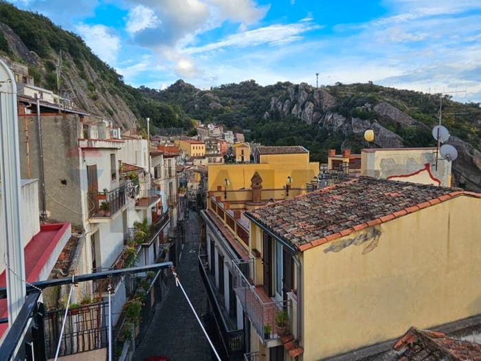 Casa con 5 locali in vendita in Corso Umberto, Motta Camastra