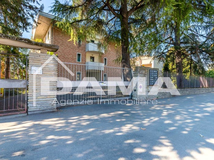 Appartamento con 6 locali in vendita in Viale Livio Salinatore, Parco Urbano Piscina, Forlì