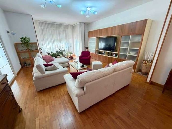 Appartamento con 5 locali in vendita in Piazza Garibaldi, Alessandria