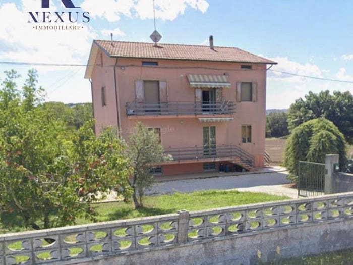 Casa con 6 locali in vendita in Mondolfo