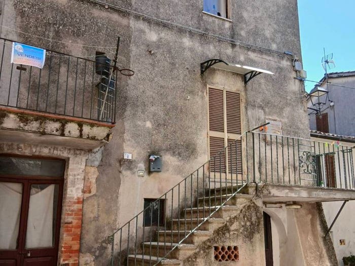 Casa trilocale in vendita in Via Alcide De Gasperi, Montecastrilli