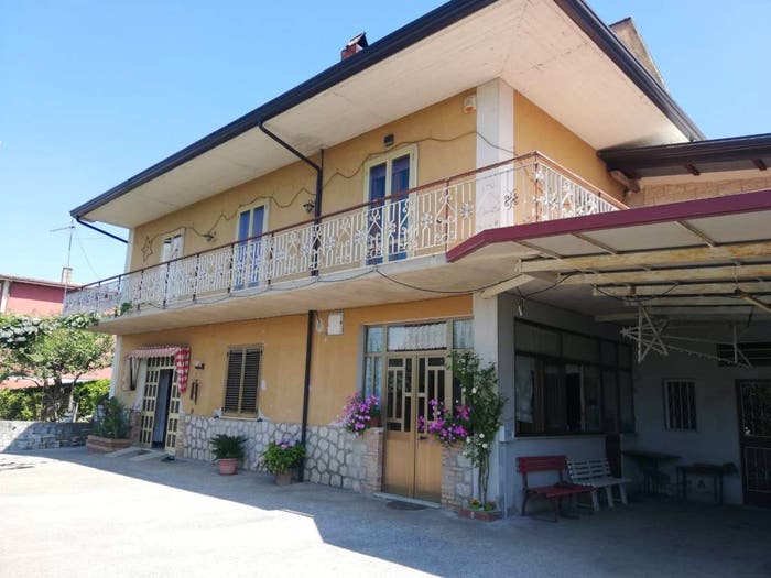 Casa con 6 locali in vendita in Via Serino, Atripalda