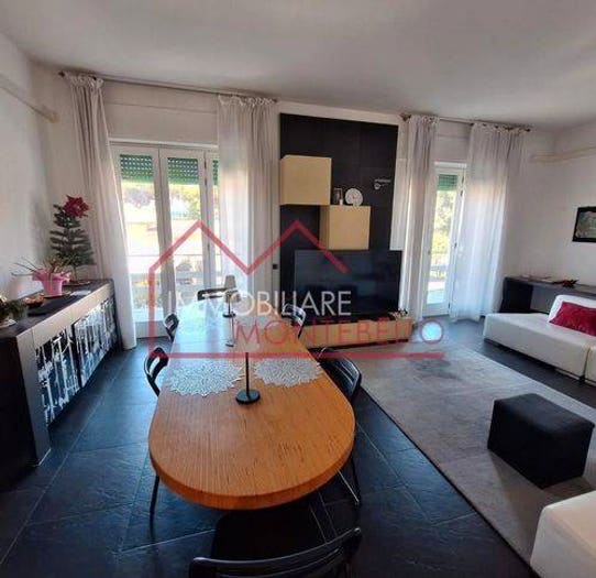 Appartamento quadrilocale in vendita in Viale Ugo Foscolo, Centro, Viareggio