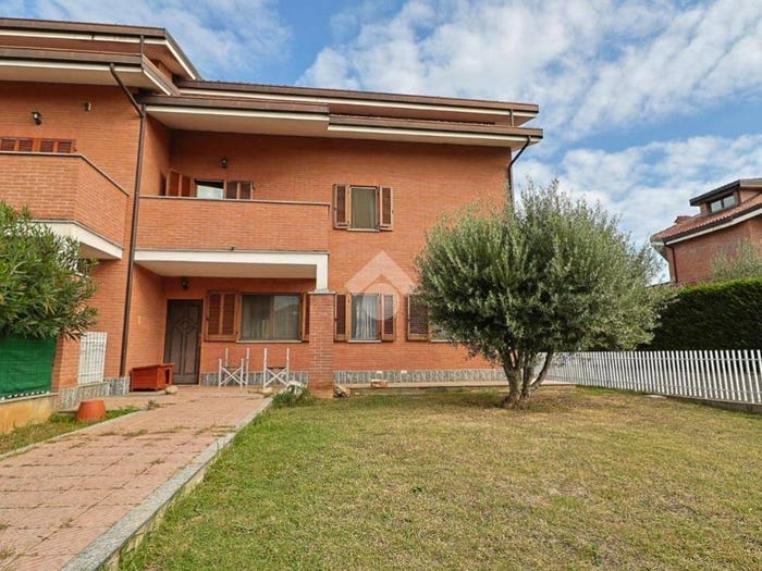 Casa con 6 locali in vendita in Strada Antica dei Passarot, Rivarossa
