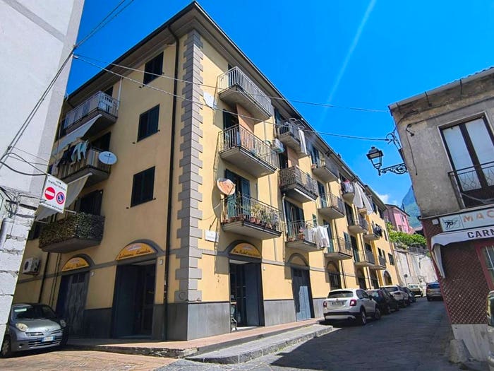 Appartamento trilocale in vendita in Via Fabrizio Mancusi, Mercato, Giffoni Valle Piana