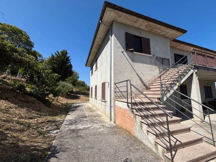 Casa con 6 locali in vendita in Strada Interpoderale Foresta, Macchia Valfortore