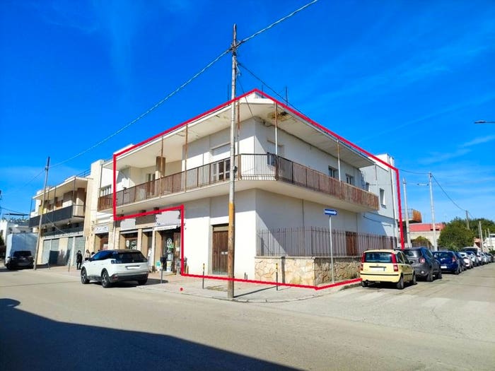 Appartamento con 6 locali in vendita in Via Provinciale, Centro, Guagnano