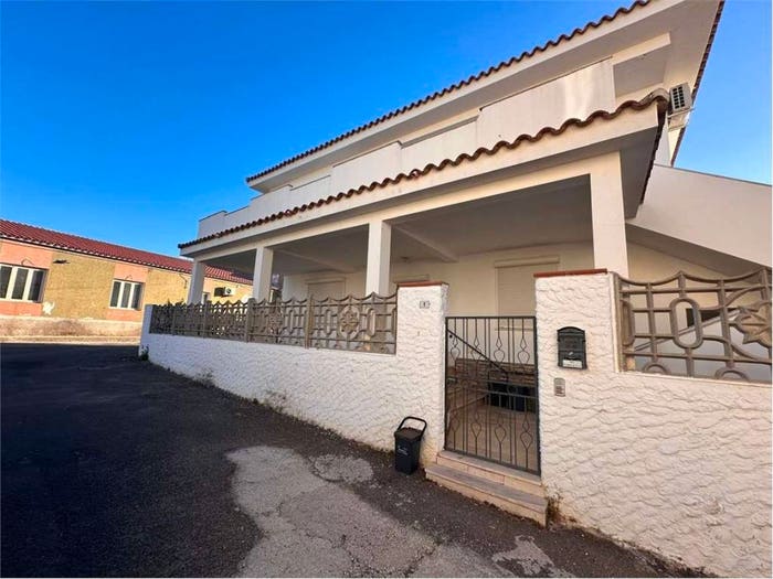 Casa con 6 locali in vendita in via Cesare Battisti, Centro, Torpè