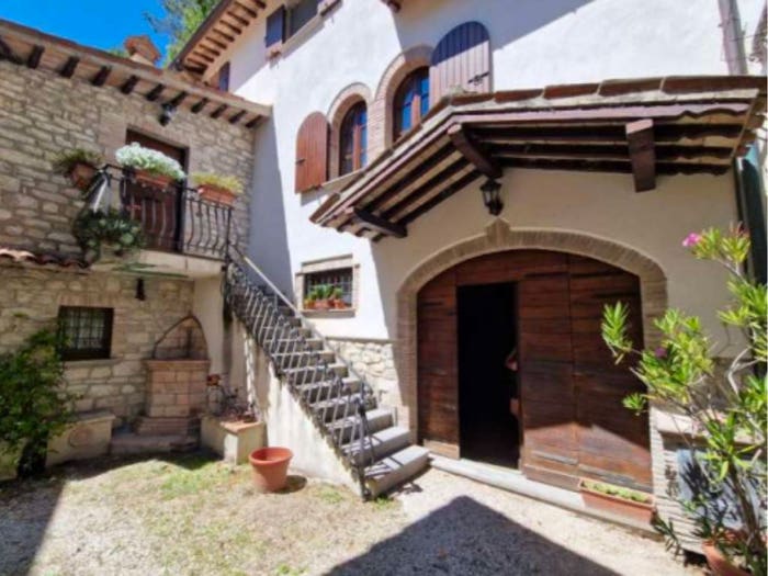 Casa con 6 locali in vendita in Via della Rocchetta, Gualdo Tadino