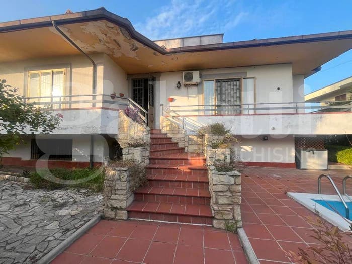 Casa con 6 locali in vendita in Via Vittorio Veneto, Pignataro Maggiore